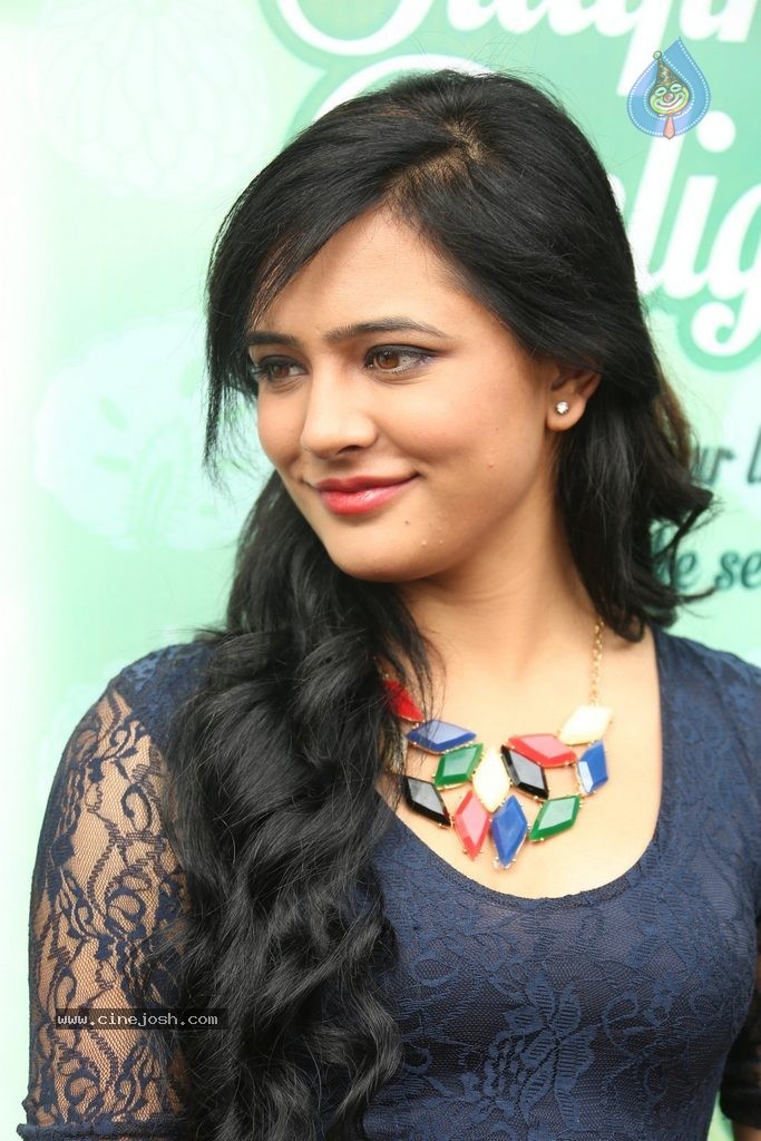 Diah Nicolas New Photos - 22 / 74 photos