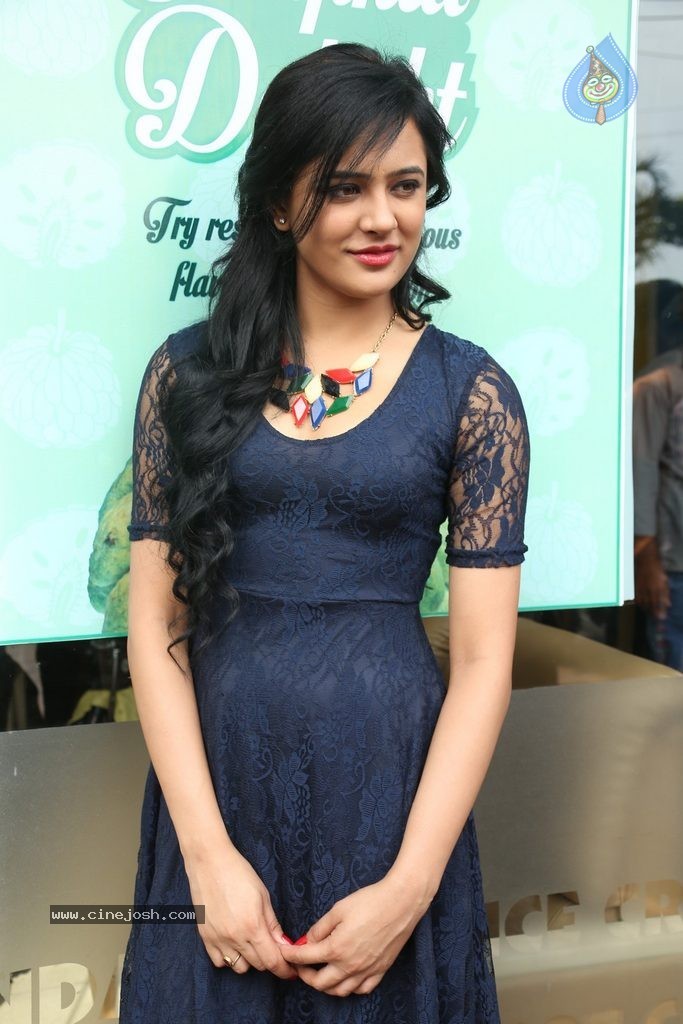 Diah Nicolas New Photos - 26 / 74 photos