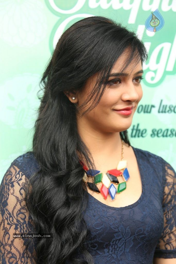 Diah Nicolas New Photos - 33 / 74 photos