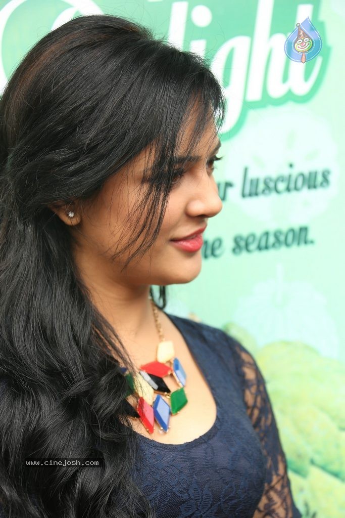 Diah Nicolas New Photos - 42 / 74 photos