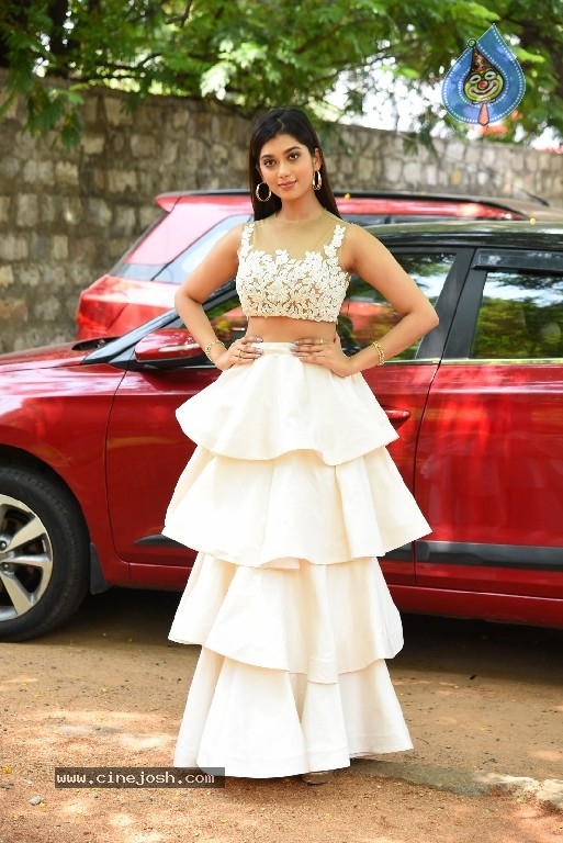 Digangana Suryavanshi Photos - 12 / 21 photos