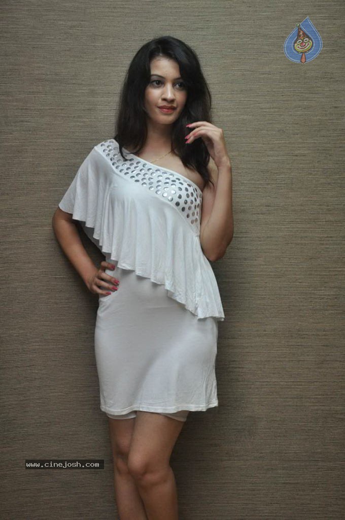 Diksha Panth New Stills - 5 / 47 photos