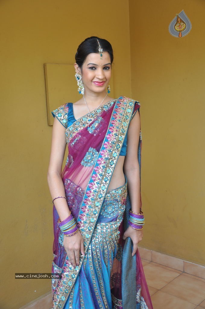 Diksha Panth Stills - 7 / 18 photos