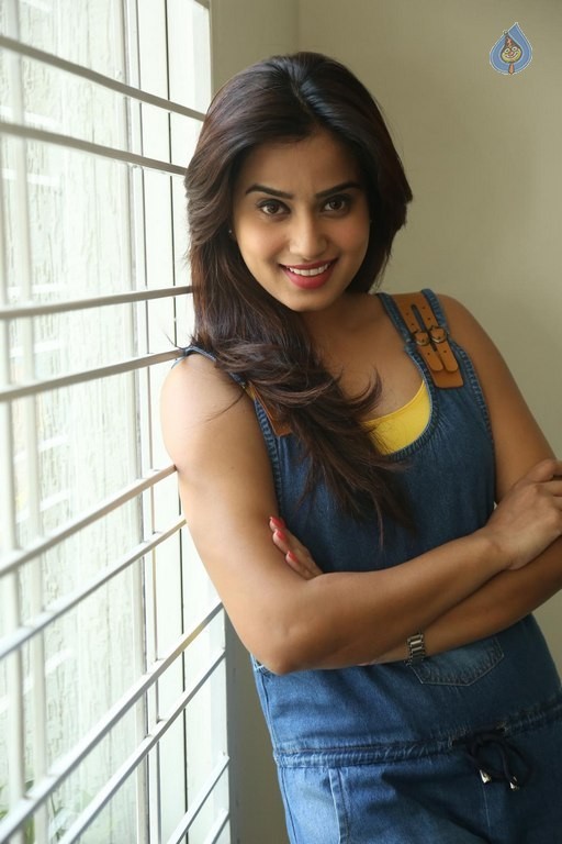 Dimple Chopade New Pics - 39 / 54 photos