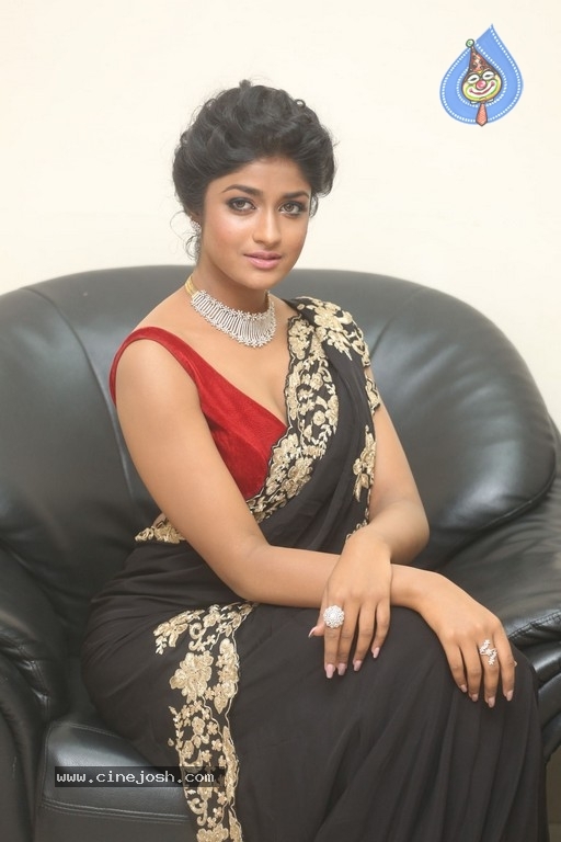 Dimple Hayati Gallery - 2 / 18 photos