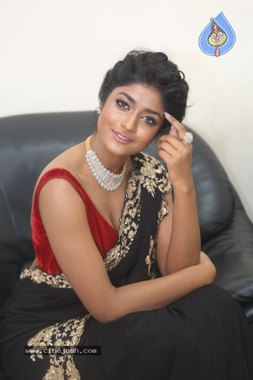 Dimple Hayati Gallery - 6 / 18 photos