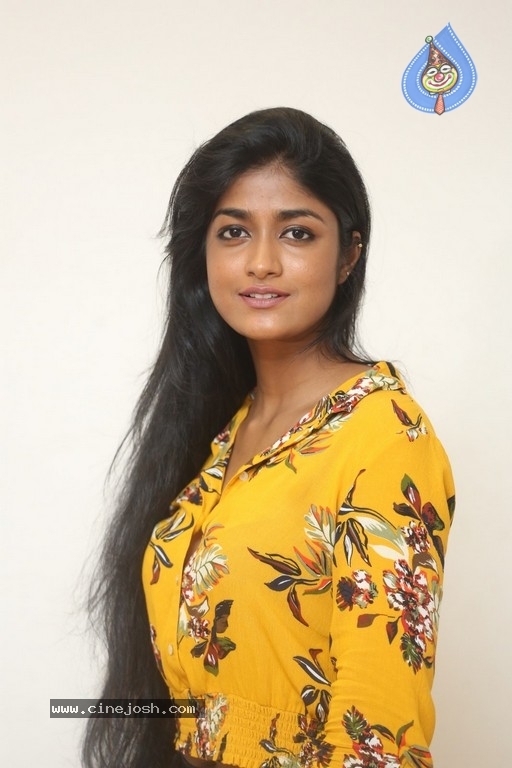 Dimple Hayati Gallery - 6 / 17 photos