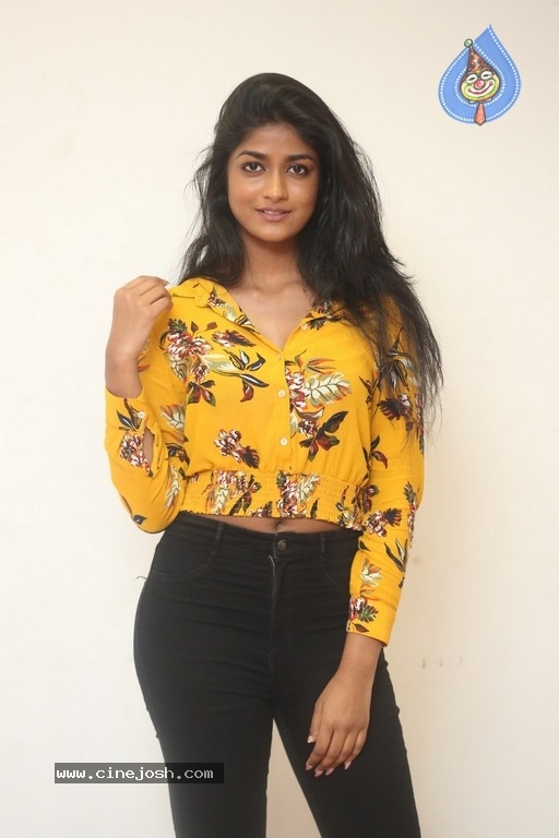 Dimple Hayati Gallery - 8 / 17 photos