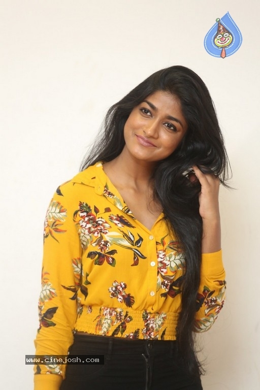 Dimple Hayati Gallery - 12 / 17 photos