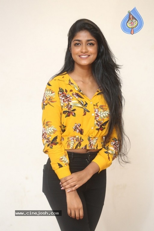 Dimple Hayati Gallery - 16 / 17 photos