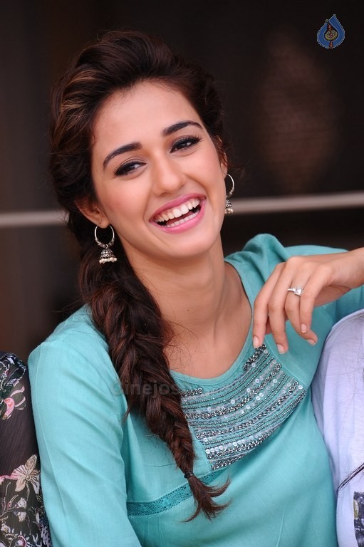Disha Patani New Pics - 23 / 26 photos