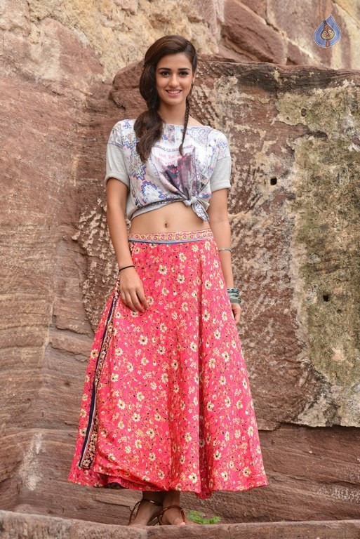 Disha Patani New Pics - 12 / 21 photos