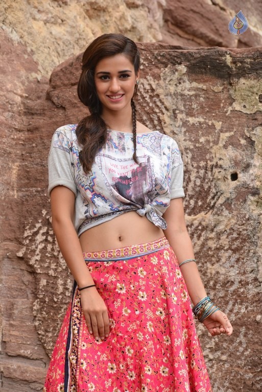 Disha Patani New Pics - 19 / 21 photos
