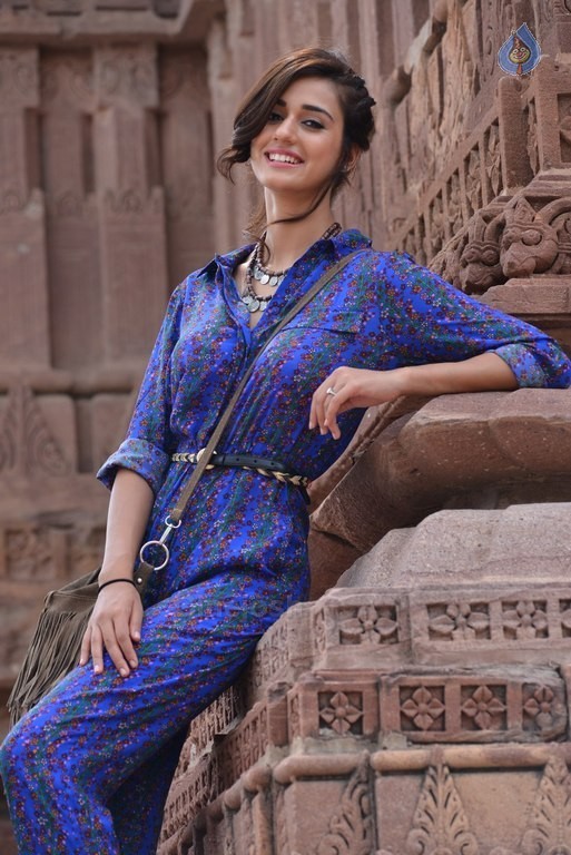 Disha Patani New Pics - 25 / 27 photos