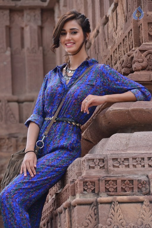 Disha Patani New Pics - 26 / 27 photos