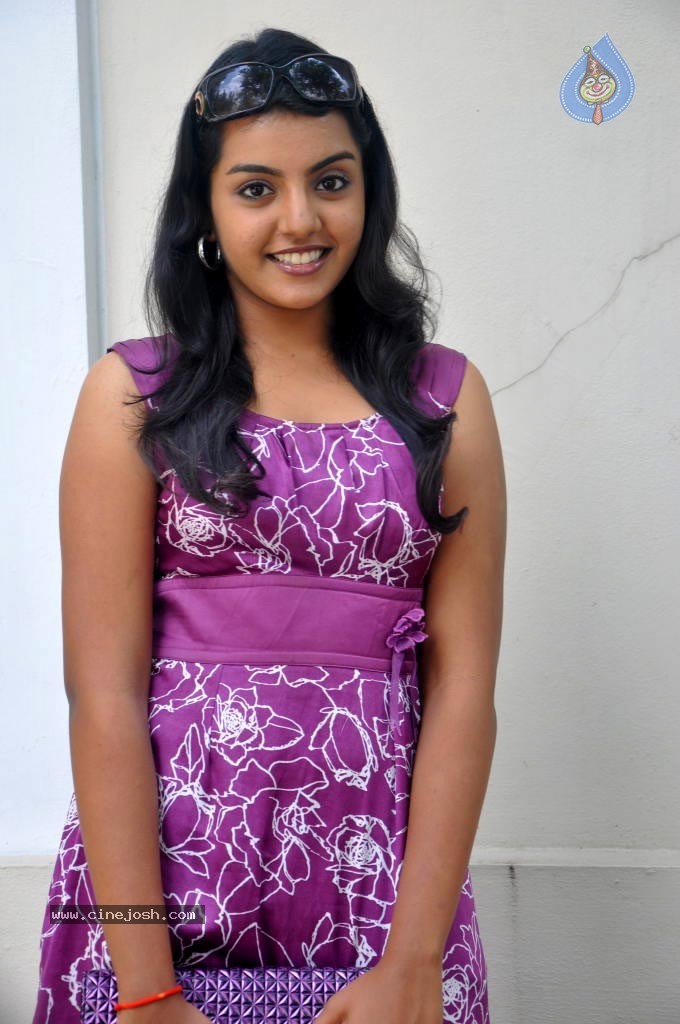 Divya Nagesh Latest Stills - 31 / 58 photos