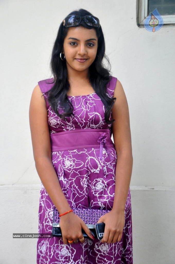 Divya Nagesh Latest Stills - 33 / 58 photos