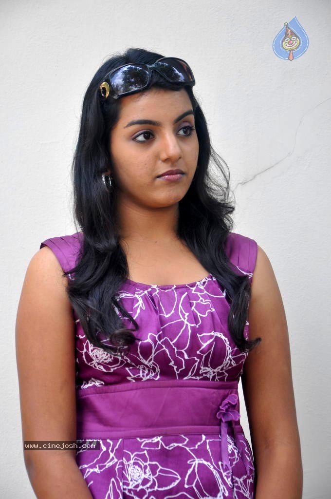 Divya Nagesh Latest Stills - 42 / 58 photos