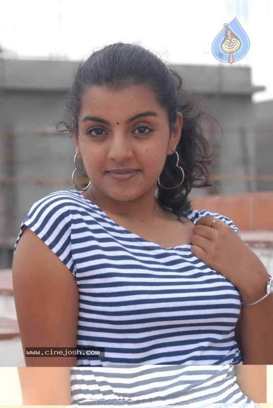 Divya Nagesh New Stills - 6 / 23 photos