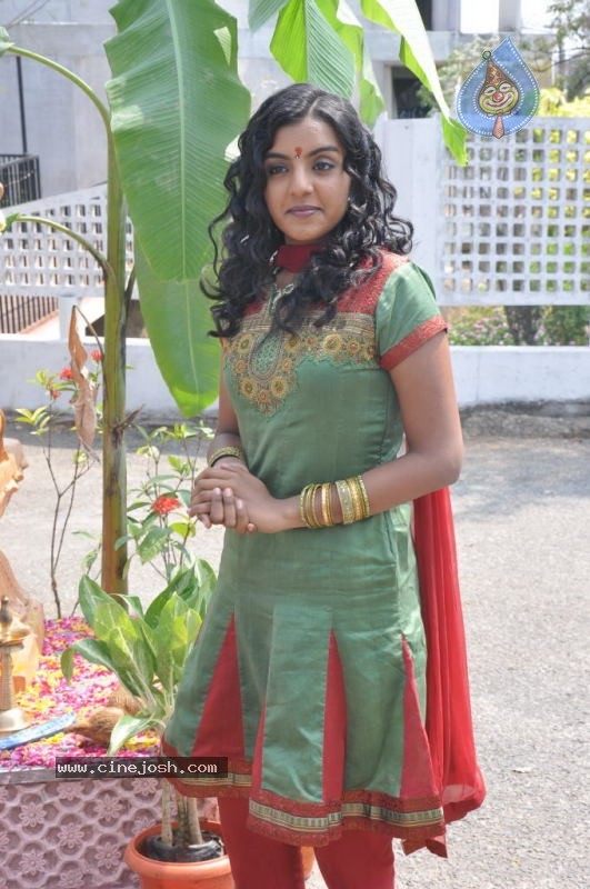 Divya Nagesh Stills - 13 / 54 photos