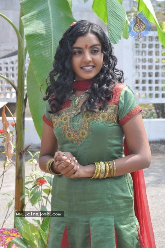 Divya Nagesh Stills - 14 / 54 photos