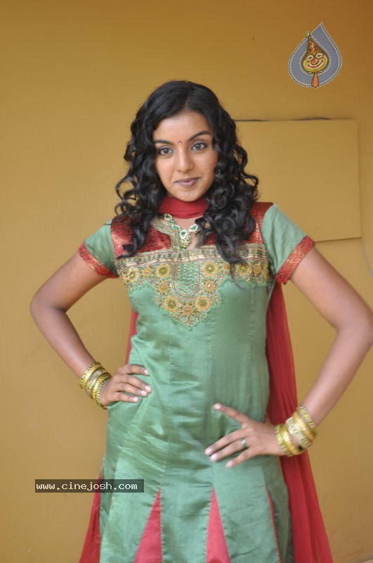 Divya Nagesh Stills - 15 / 54 photos