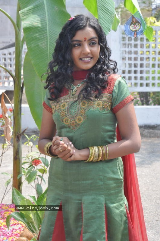 Divya Nagesh Stills - 48 / 54 photos