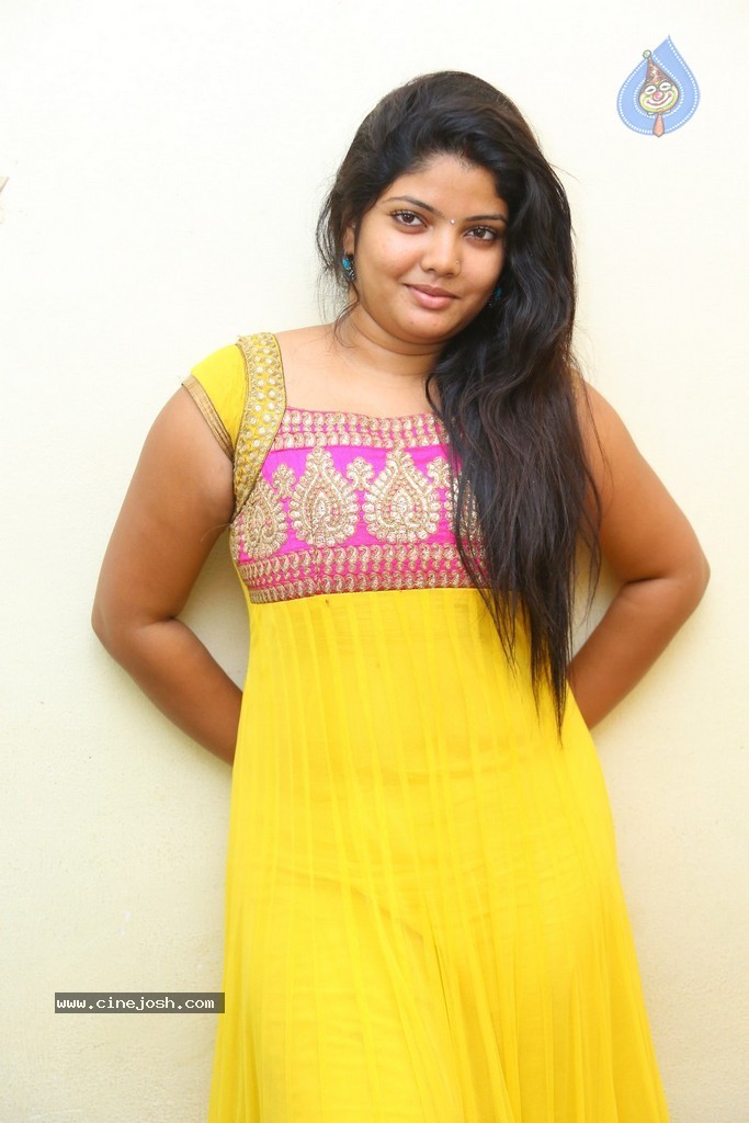 Divya New Gallery - 7 / 75 photos