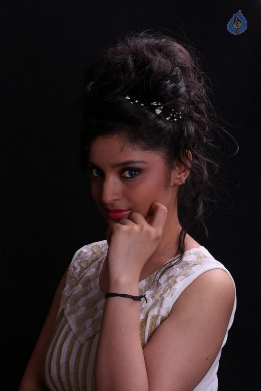 Divya New Photos - 14 / 42 photos