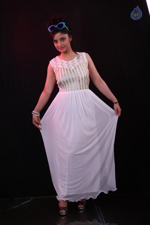 Divya New Photos - 32 / 42 photos