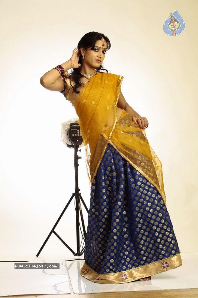 Divya Singh Hot Gallery - 11 / 102 photos