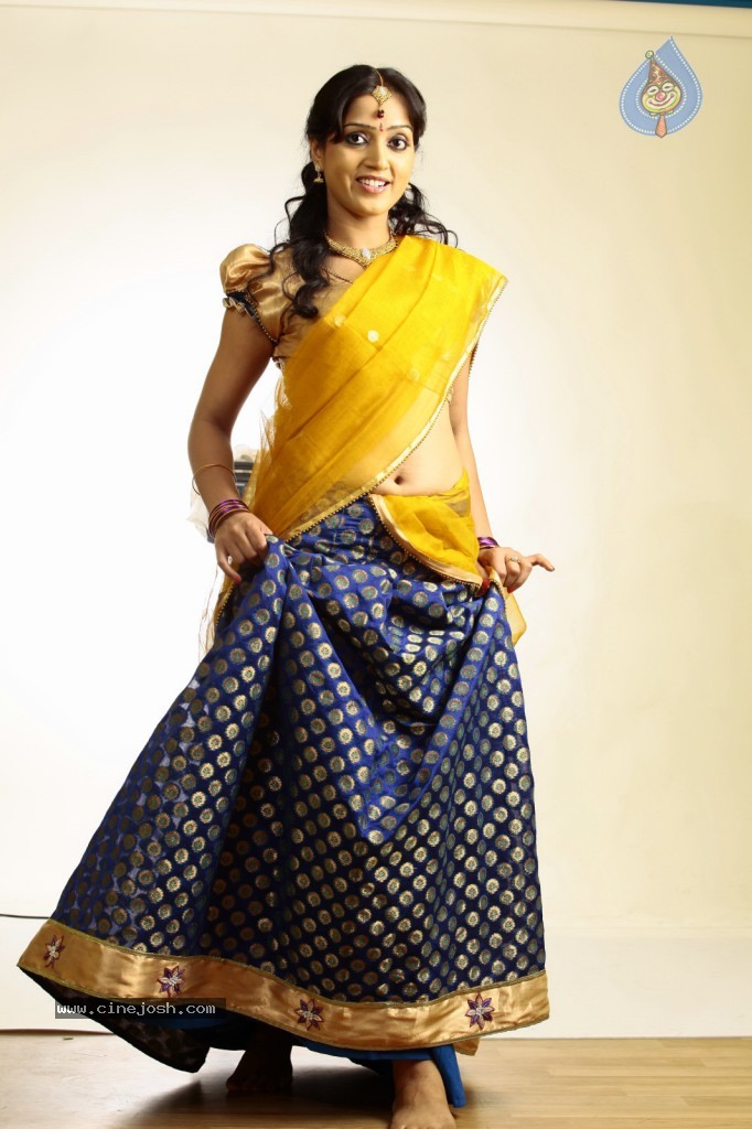 Divya Singh Hot Gallery - 17 / 102 photos