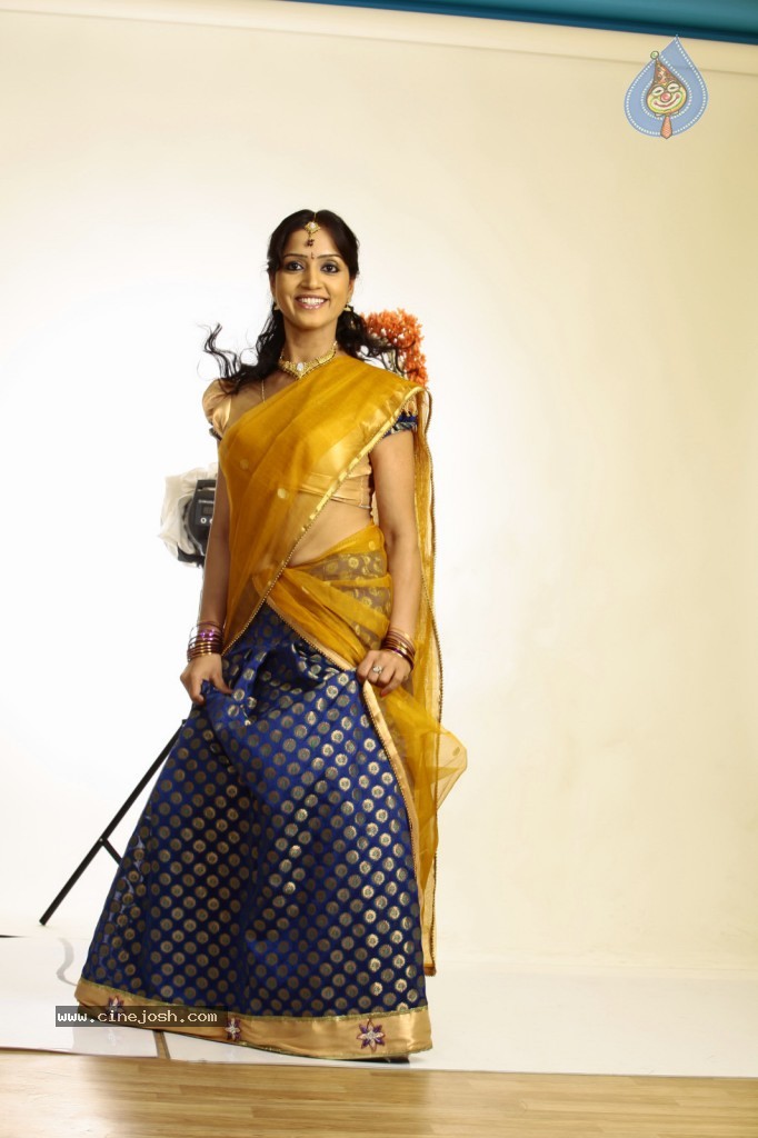 Divya Singh Hot Gallery - 19 / 102 photos