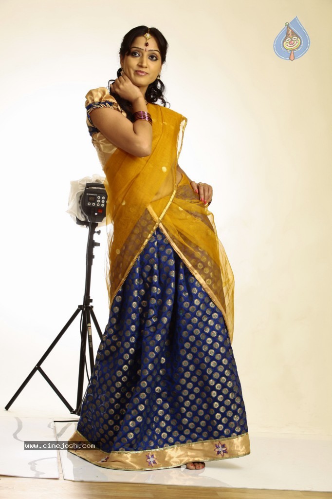 Divya Singh Hot Gallery - 23 / 102 photos