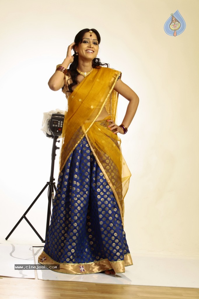 Divya Singh Hot Gallery - 27 / 102 photos