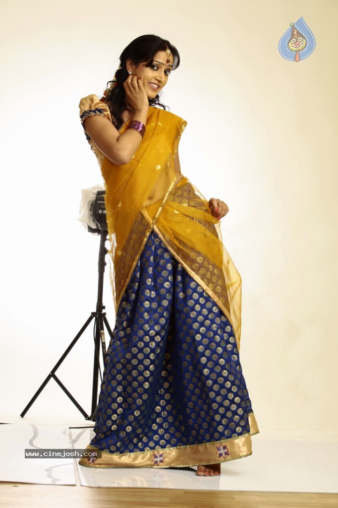 Divya Singh Hot Gallery - 30 / 102 photos