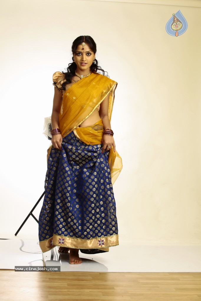 Divya Singh Hot Gallery - 43 / 102 photos