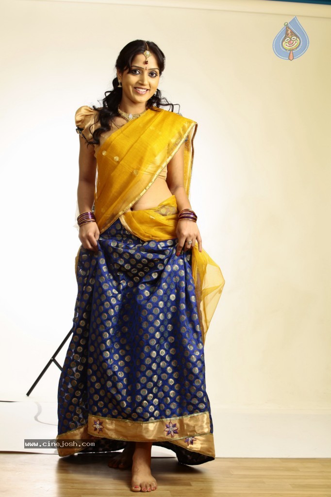 Divya Singh Hot Gallery - 44 / 102 photos