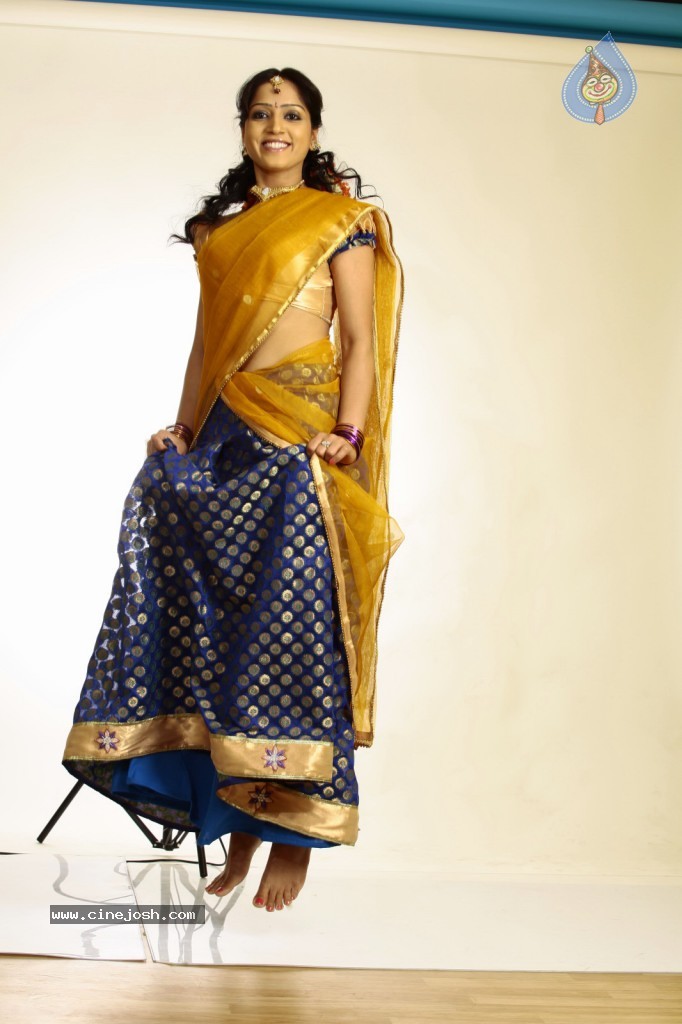 Divya Singh Hot Gallery - 47 / 102 photos