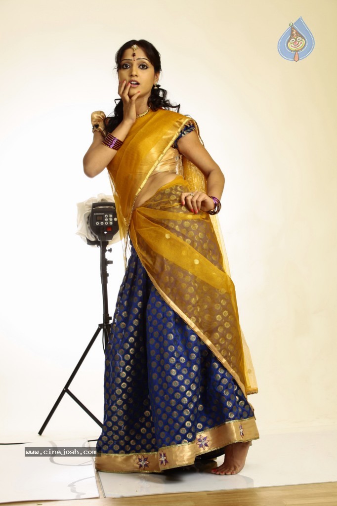 Divya Singh Hot Gallery - 49 / 102 photos