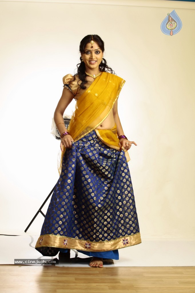 Divya Singh Hot Gallery - 51 / 102 photos