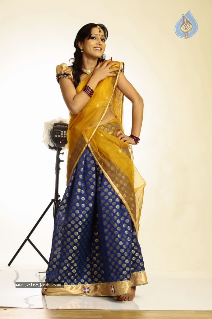 Divya Singh Hot Gallery - 53 / 102 photos