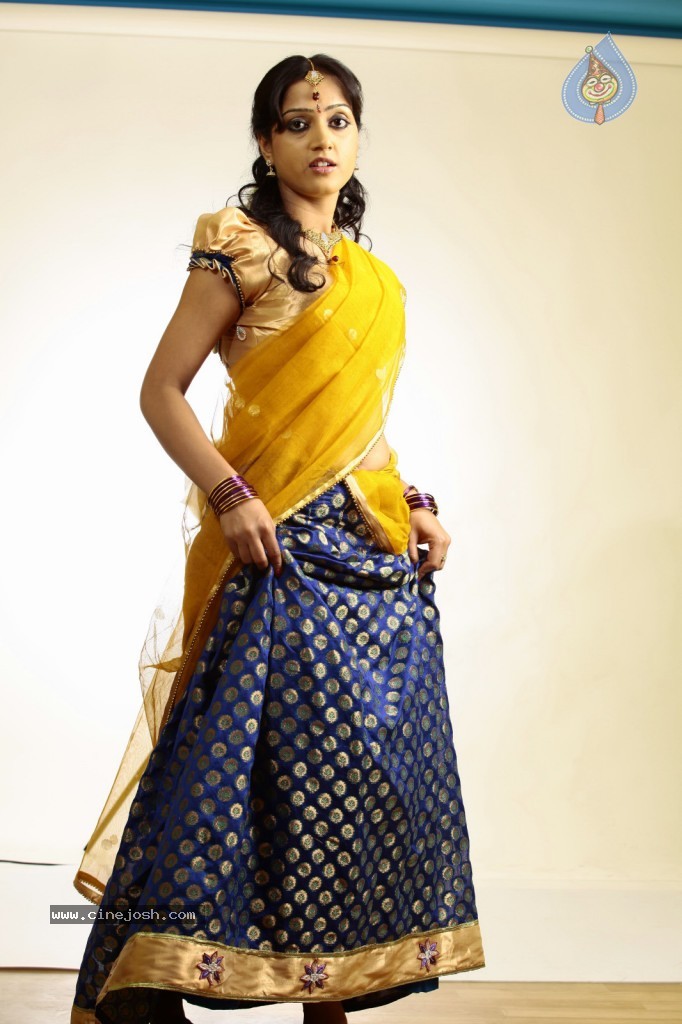 Divya Singh Hot Gallery - 64 / 102 photos