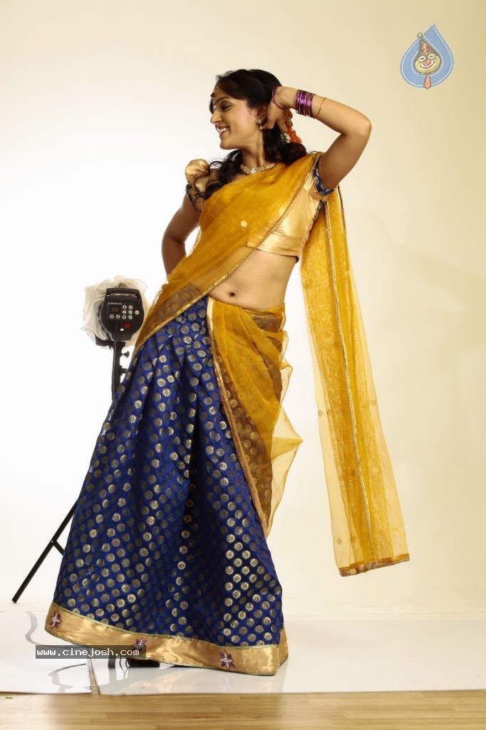 Divya Singh Hot Gallery - 71 / 102 photos