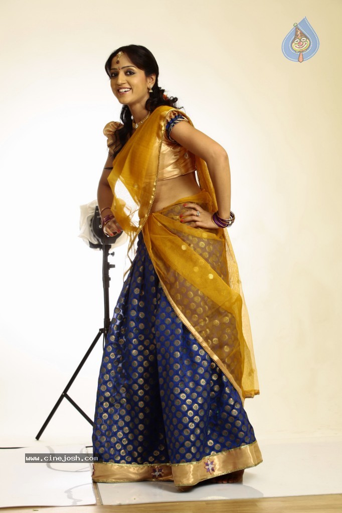 Divya Singh Hot Gallery - 73 / 102 photos