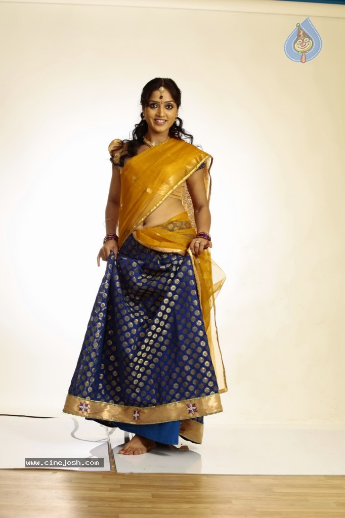 Divya Singh Hot Gallery - 79 / 102 photos