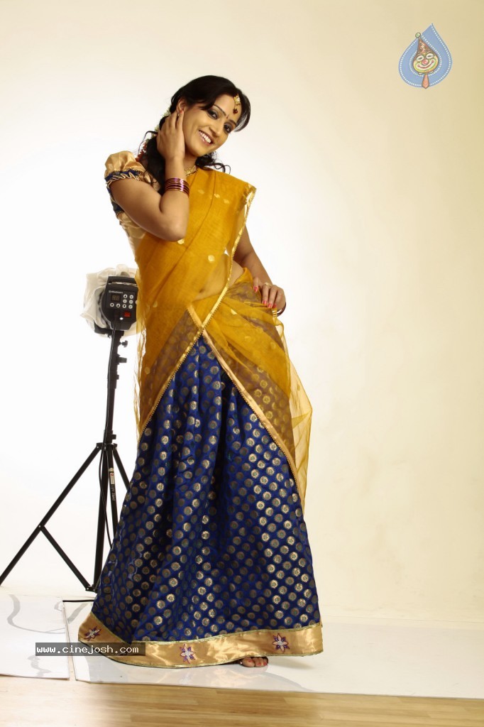 Divya Singh Hot Gallery - 83 / 102 photos