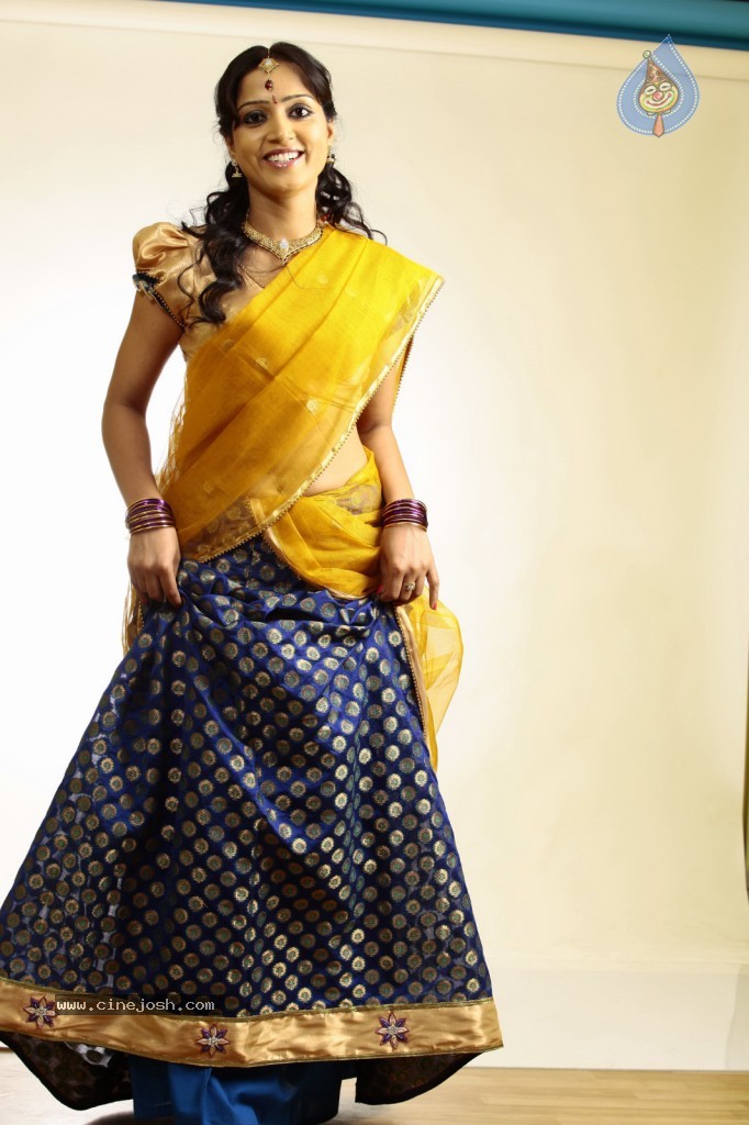 Divya Singh Hot Gallery - 95 / 102 photos