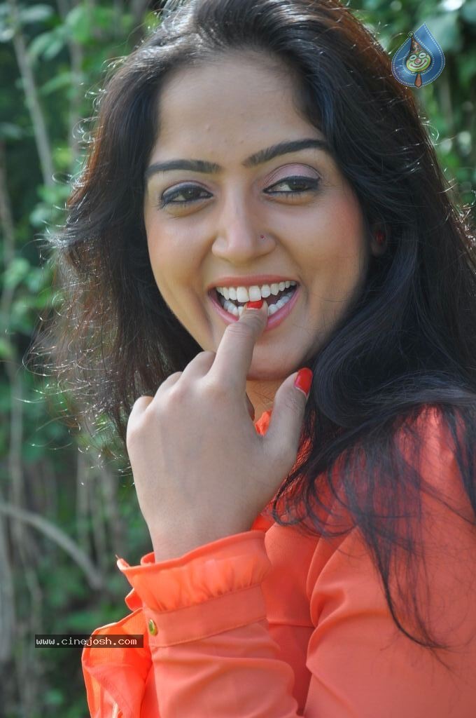 Divya Singh Stills - 6 / 61 photos