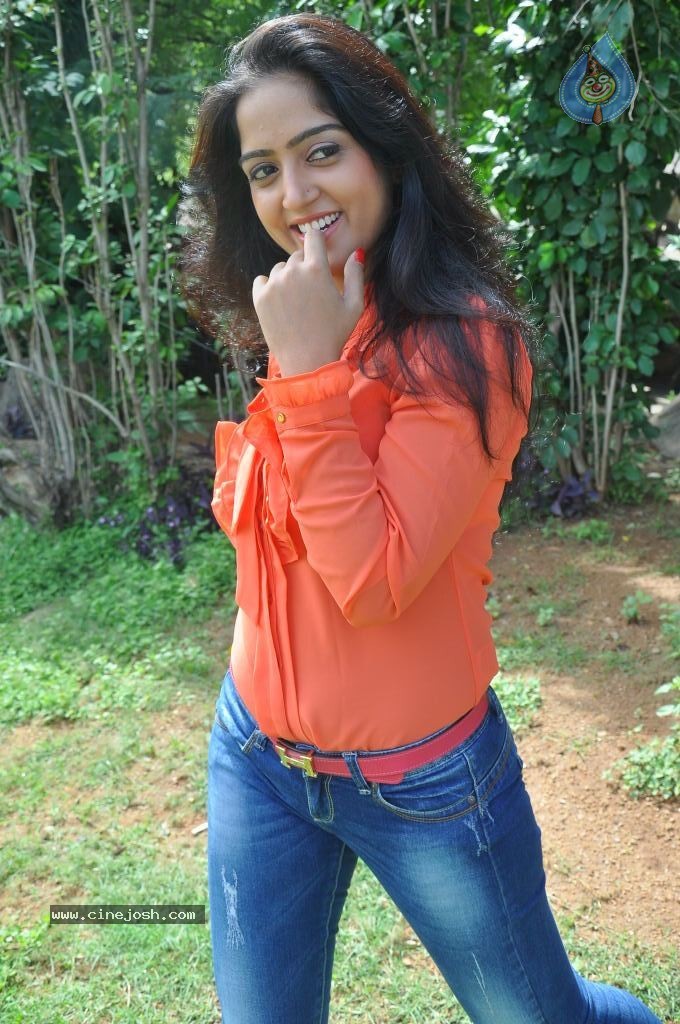 Divya Singh Stills - 18 / 61 photos